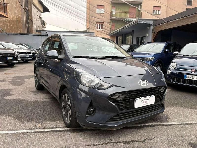 Usata Hyundai i10 67 CV (49 kW) 2024 Grigio scuro Utilitaria