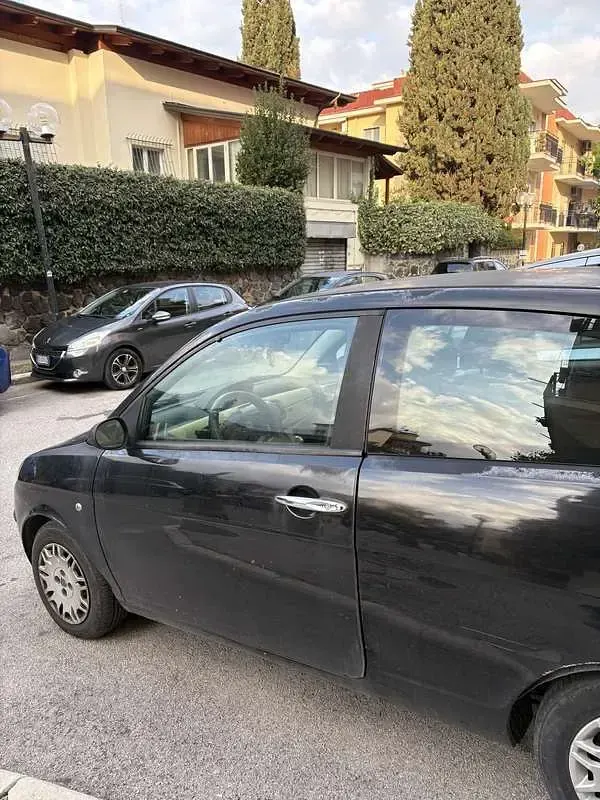 Usata Lancia Ypsilon 60 CV (44 kW) 2006 Nero Utilitaria