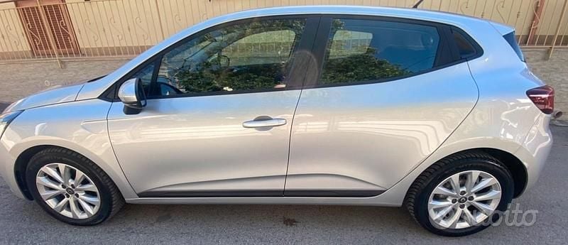 Usata Renault Clio V 86 CV (63 kW) 2020 Grigio Berlina