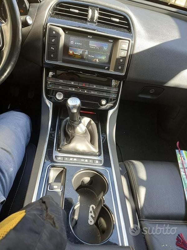 Usata Jaguar XE Prestige 180 CV (132 kW) 2015 Bianco Berlina