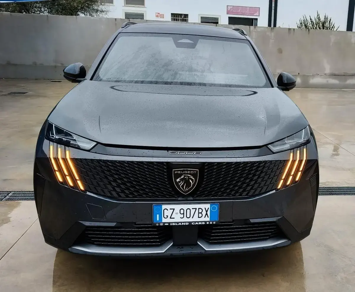 Usata Peugeot 5008 Allure 149 CV (109 kW) 2025 Grigio SUV