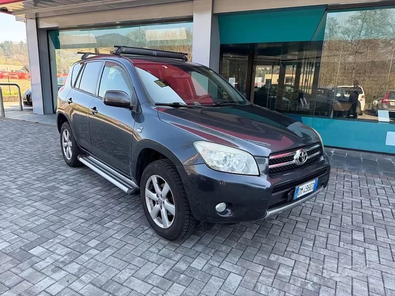 Usata Toyota RAV4 136 CV (100 kW) 2007 Grigio SUV