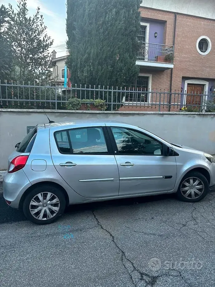 Usata Renault Clio II 75 CV (55 kW) 2011 Grigio Berlina