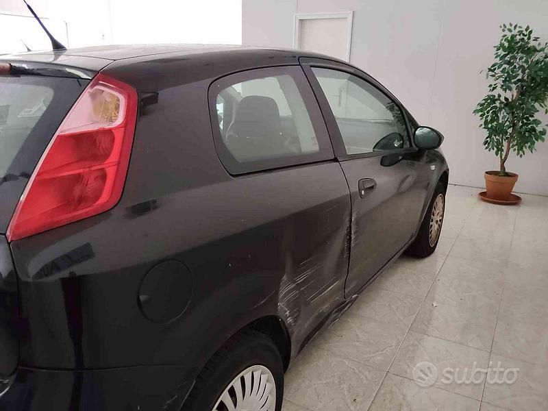 Usata Fiat Grande Punto Active 65 CV (47 kW) 2009 Nero Utilitaria