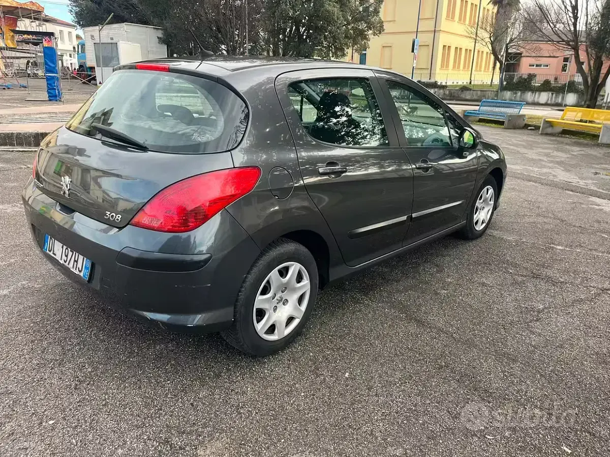 Usata Peugeot 308 90 CV (66 kW) 2008 Grigio Berlina