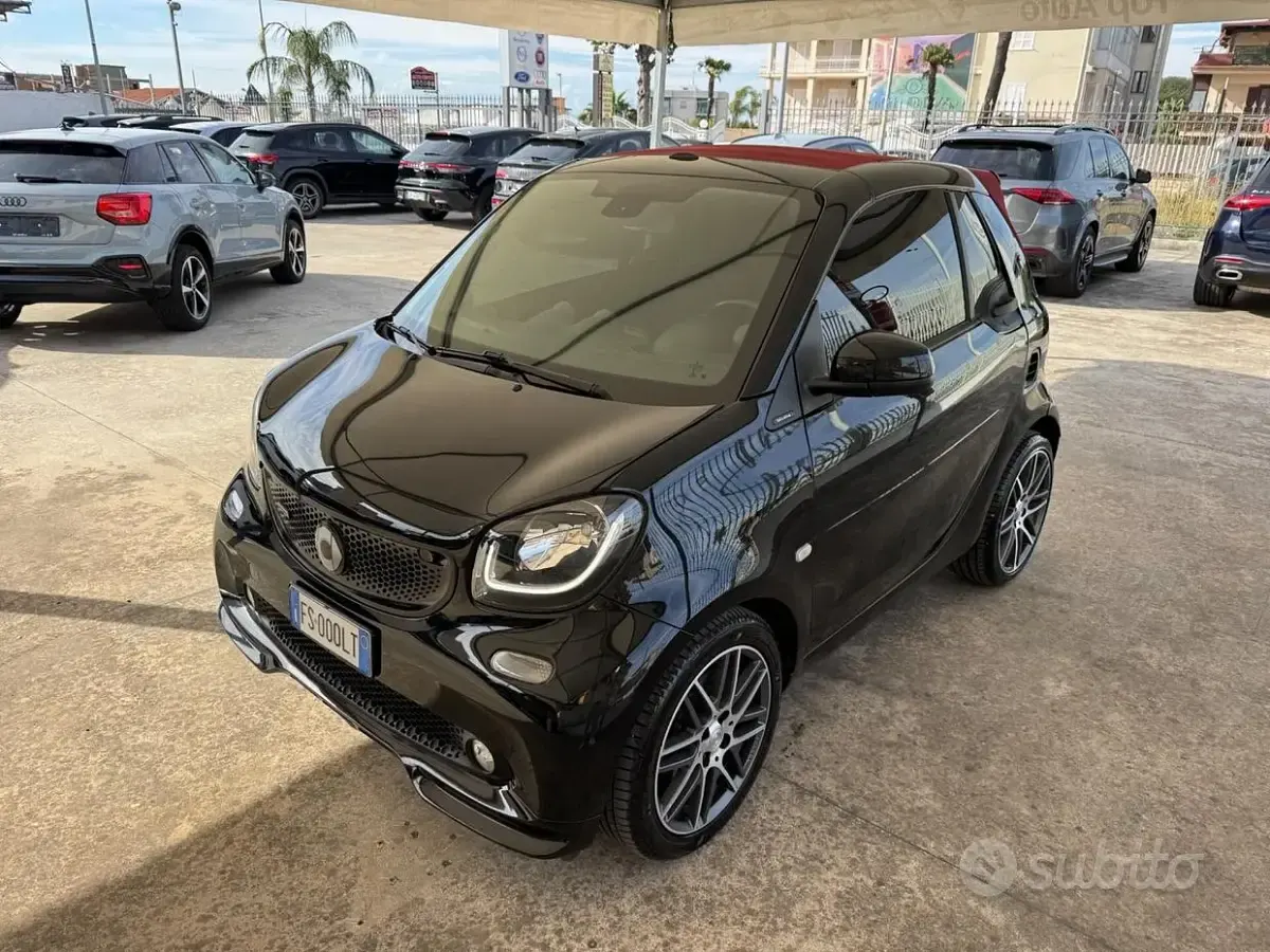 Usata Smart ForTwo Cabrio Brabus 109 CV (80 kW) 2017 Nero Cabrio