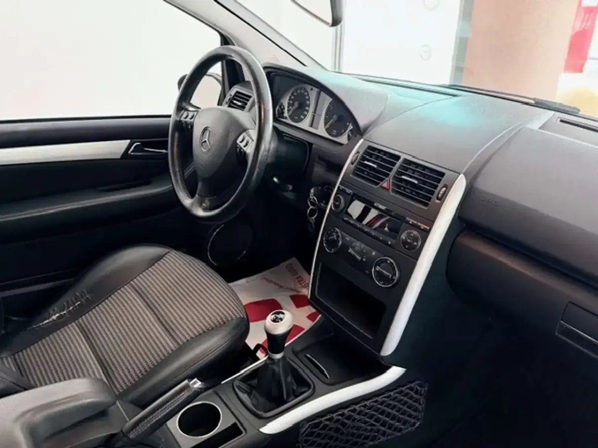 Usata Mercedes A150 Elegance 95 CV (69 kW) 2006 Rosso Coupé