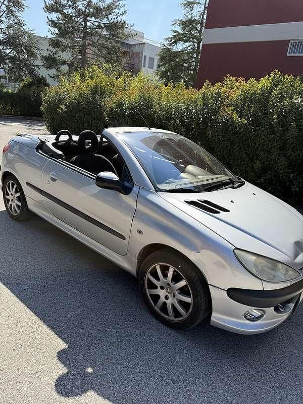 Usata Peugeot 206 CC 109 CV (80 kW) 2002 Cabrio