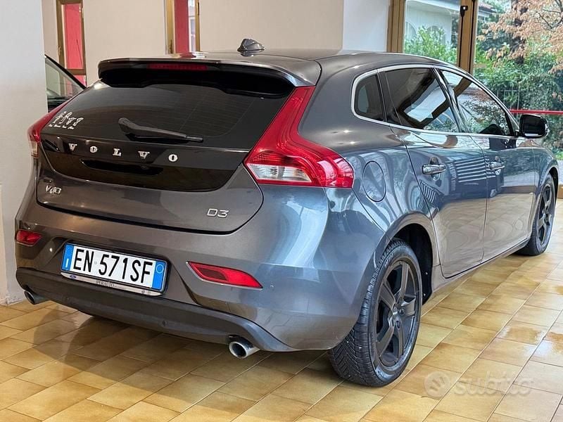 Usata Volvo V40 Summum 150 CV (110 kW) 2014 Grigio Berlina