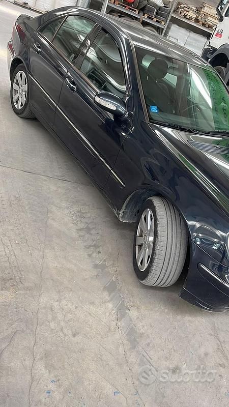 Usata Mercedes C200 116 CV (85 kW) 2002 Blu Berlina