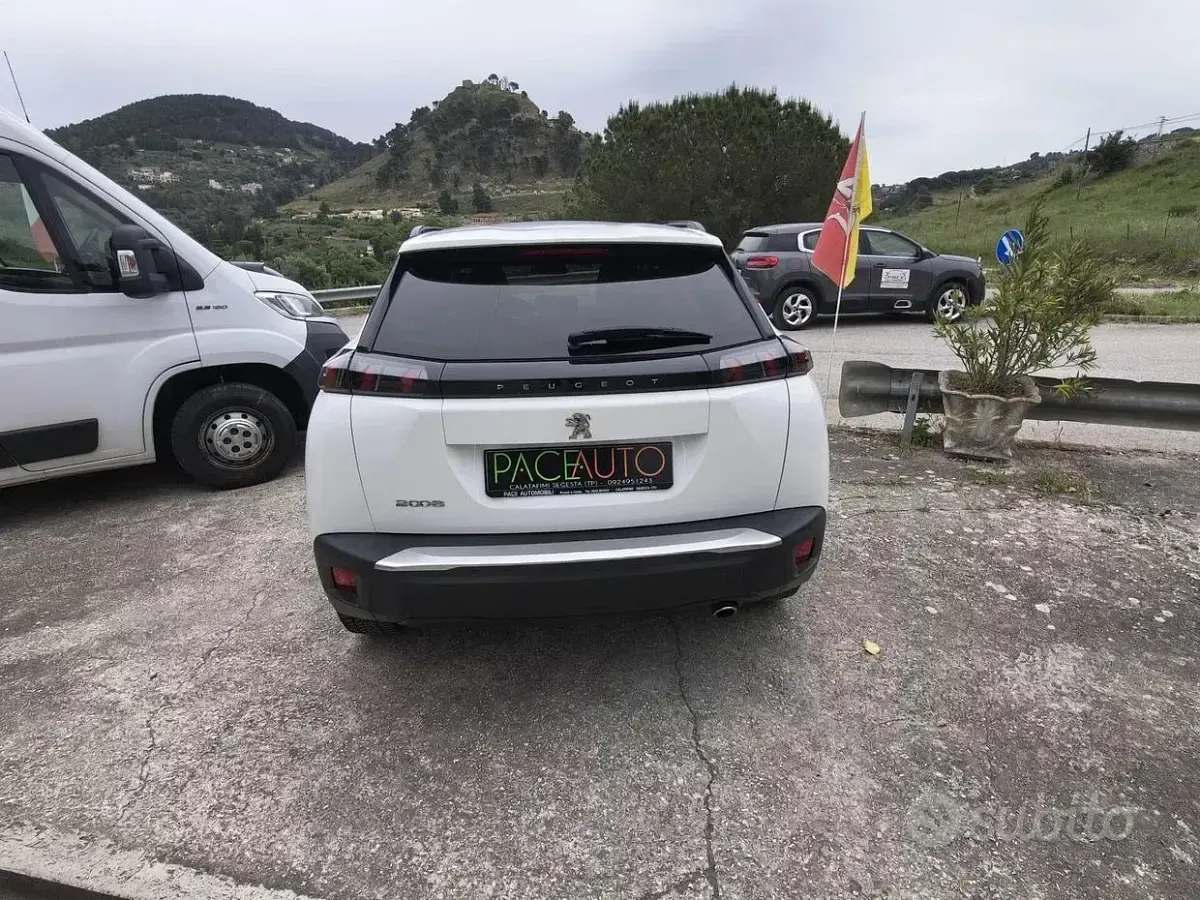 Usata Peugeot 2008 Allure 110 CV (80 kW) 2022 Bianco SUV