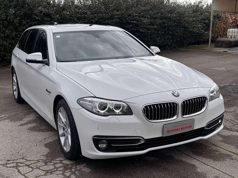 Usata BMW 520 Luxury Line 190 CV (139 kW) 2015 Bianco Station wagon