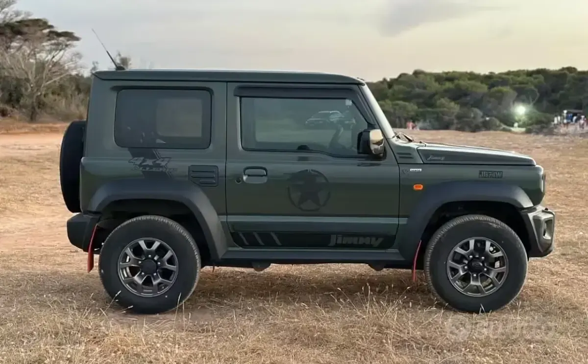 Usata Suzuki Jimny 102 CV (75 kW) 2022 Verde SUV
