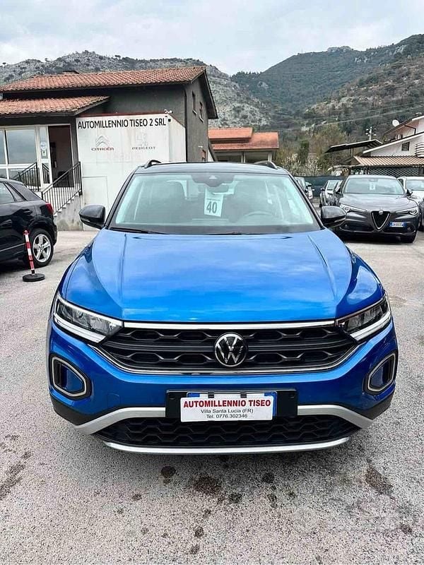 Usata VW T-Roc Life 150 CV (110 kW) 2023 Blu SUV