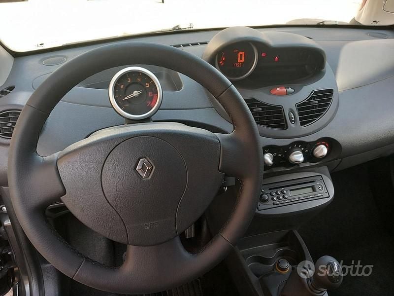Nero Usata 2010 Renault Twingo Due volumi | 3200 € (Buon prezzo) - Immagine 1/4
