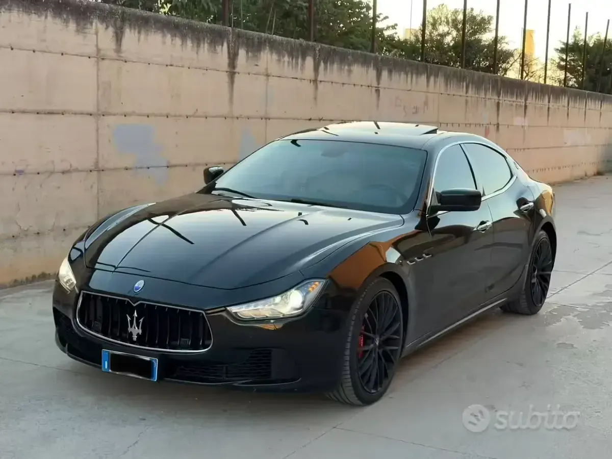 Begagnad Maserati Ghibli GranLusso 275 HK (202 kW) 2014 Svart Sedan