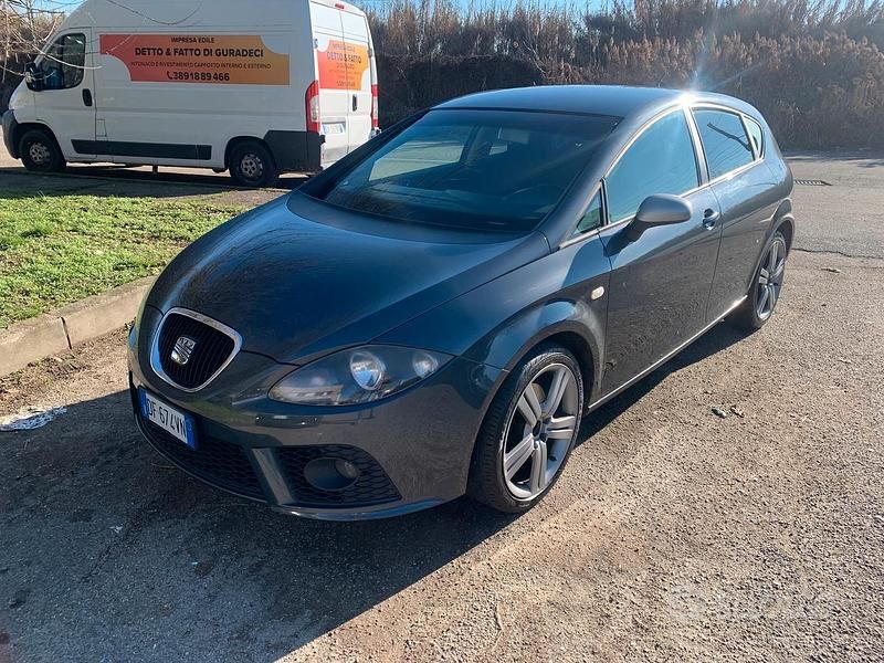 Grigio Usata 2006 Seat Leon FR Tre volumi | 4500 € (Buon prezzo) - Immagine 1/4