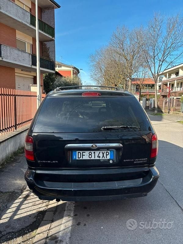 Usata Chrysler Voyager 150 CV (110 kW) 2007 Nero Monovolume