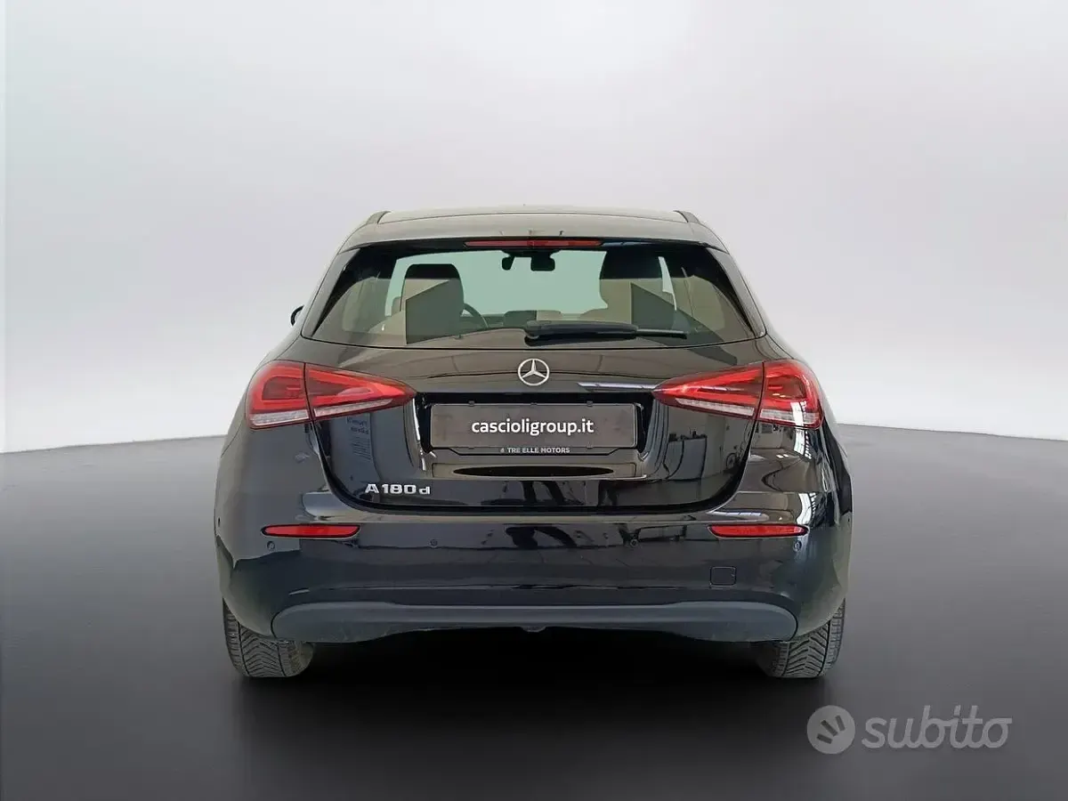 Usata Mercedes A180 Business 116 CV (85 kW) 2020 Nero Berlina