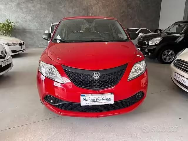 Usata Lancia Ypsilon 69 CV (50 kW) 2018 Rosso Utilitaria