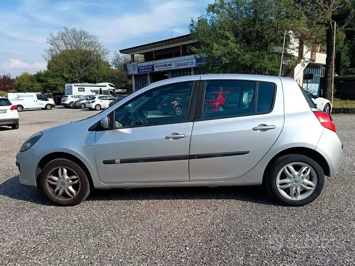 Usata Renault Clio II 75 CV (55 kW) 2006 Grigio Berlina