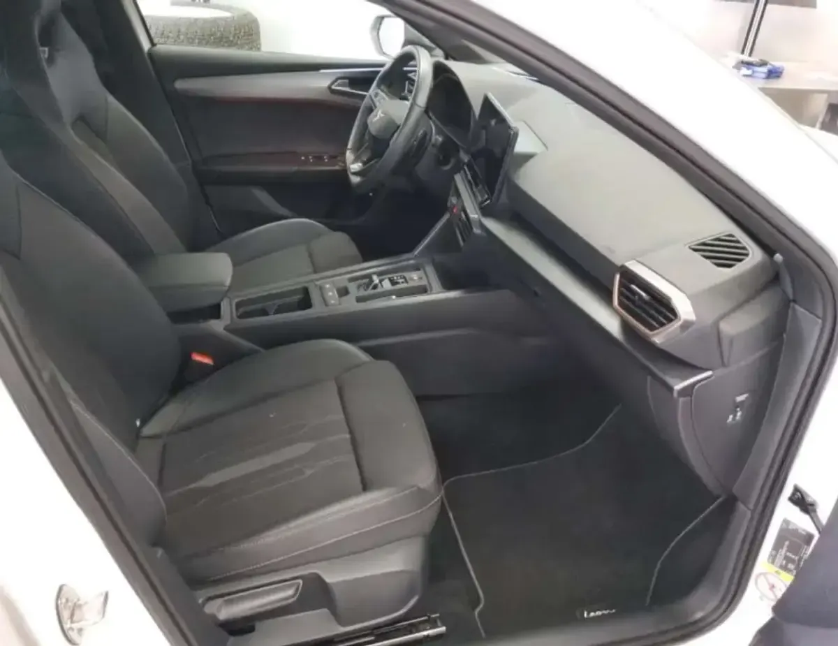Usata Cupra Leon 204 CV (150 kW) 2022 Bianco Monovolume