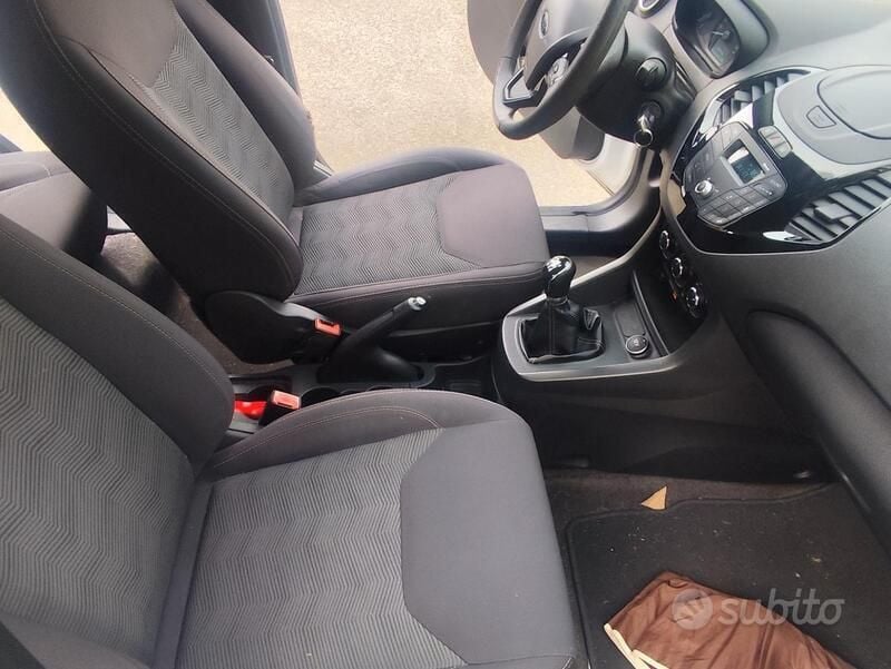Usata Ford Ka Plus 71 CV (52 kW) 2017 Bianco Utilitaria