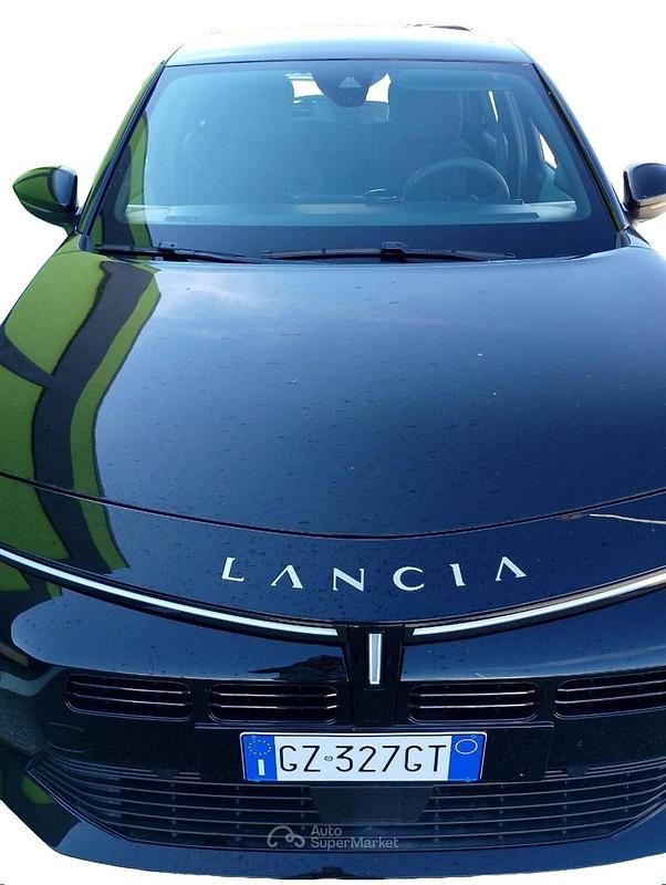 Usata Lancia Ypsilon 101 CV (74 kW) 2025 Nero Utilitaria