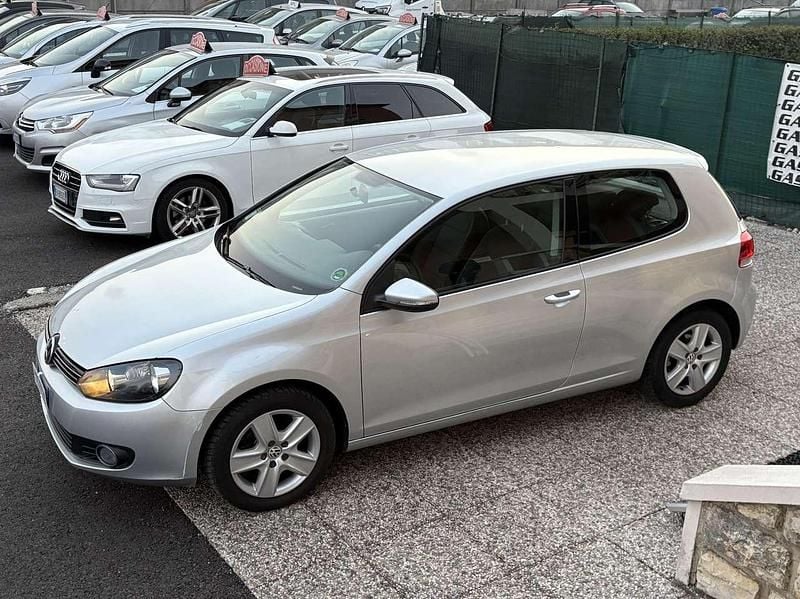 Usata VW Golf VI Comfortline 105 CV (77 kW) 2010 Argento Utilitaria