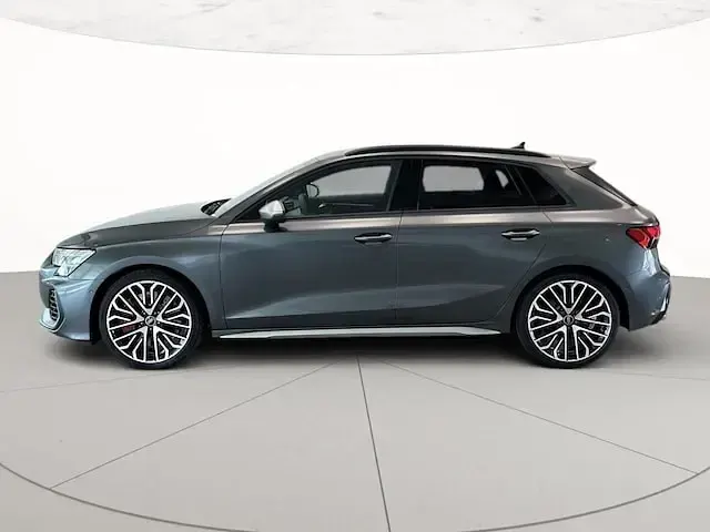 Usata Audi S3 Comfort 333 CV (244 kW) 2025 Grigio daytona perlato Berlina