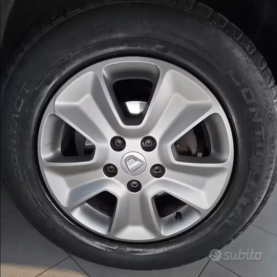 Usata Dacia Duster Lauréate 114 CV (83 kW) 2016 Blu SUV