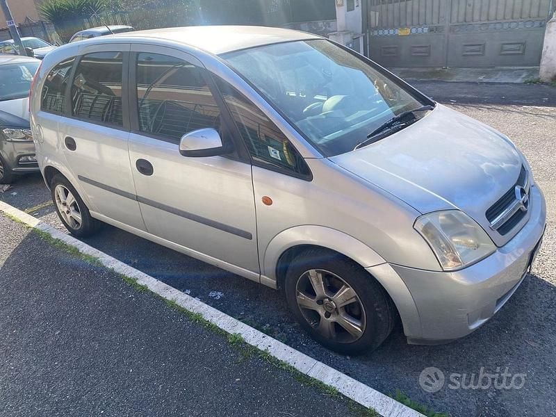 Usata Opel Meriva Club 90 CV (66 kW) 2005 Argento Monovolume