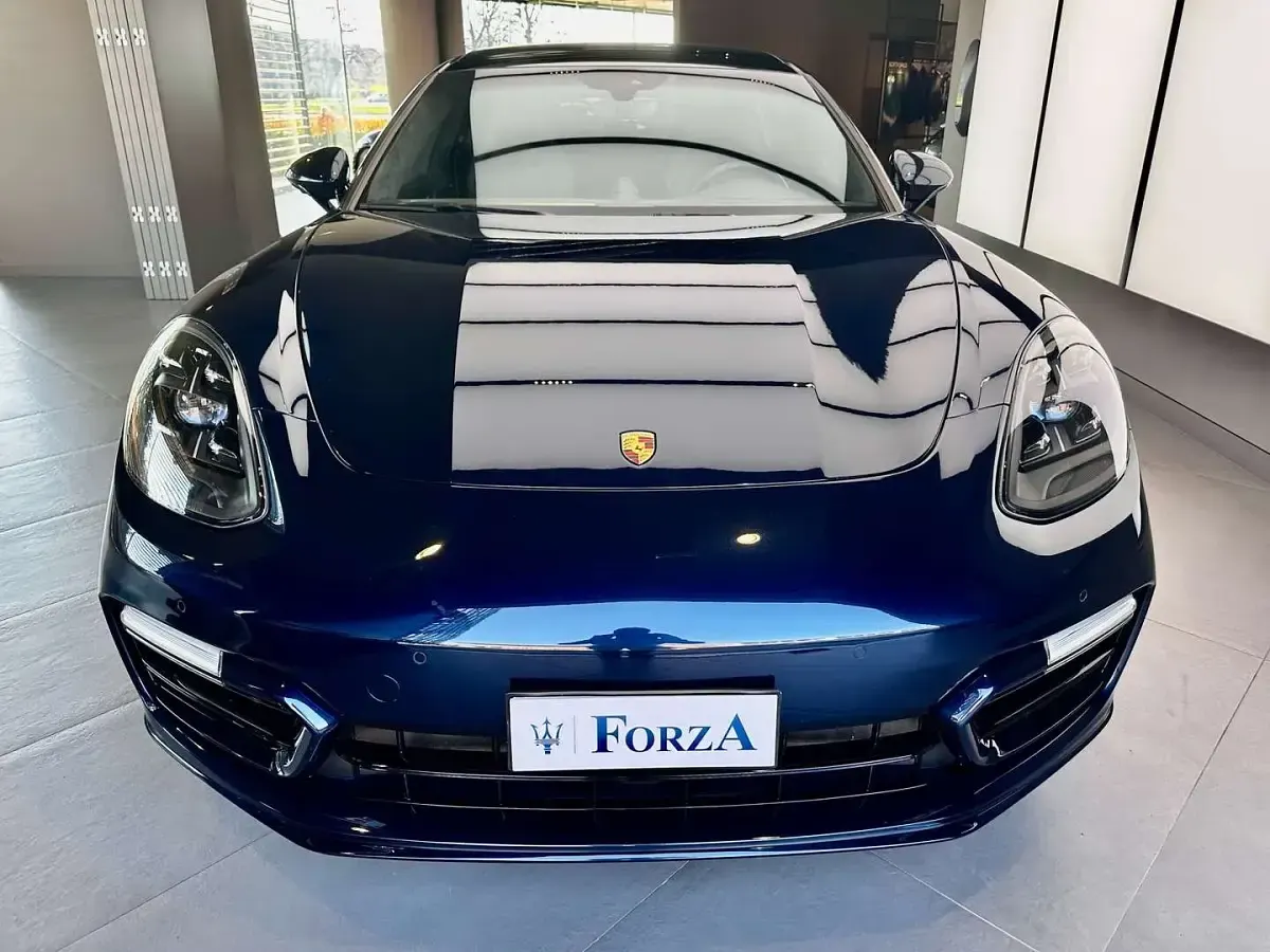 Usata Porsche Panamera Platinum Edition 480 CV (353 kW) 2022 Blu notte metallizzato Berlina