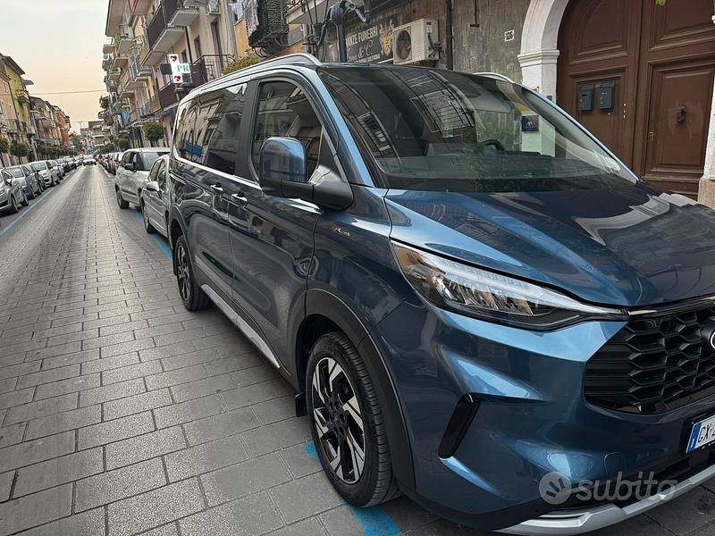 Usata Ford Tourneo 170 CV (125 kW) 2025 Blu Monovolume