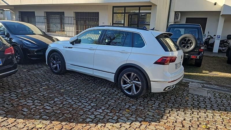 Usata VW Tiguan R-line 150 CV (110 kW) 2023 Bianco SUV