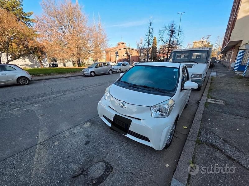 Usata Toyota iQ 98 CV (72 kW) 2011 Bianco Utilitaria