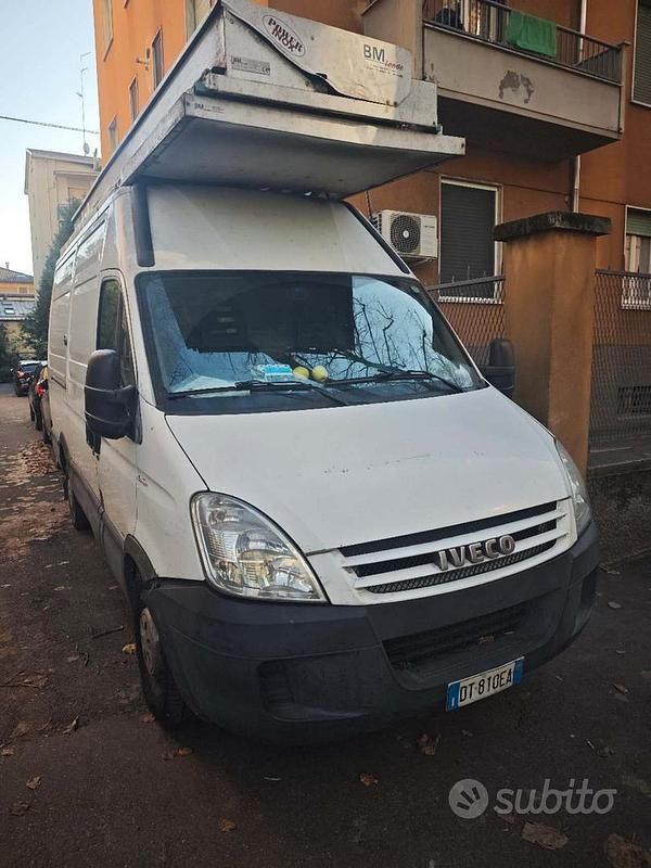 Usata Iveco Daily 116 CV (85 kW) 2009 Furgone