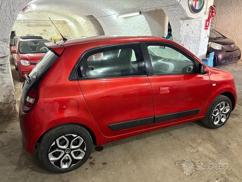 Usata Renault Twingo SE 70 CV (51 kW) 2015 Rosso Utilitaria