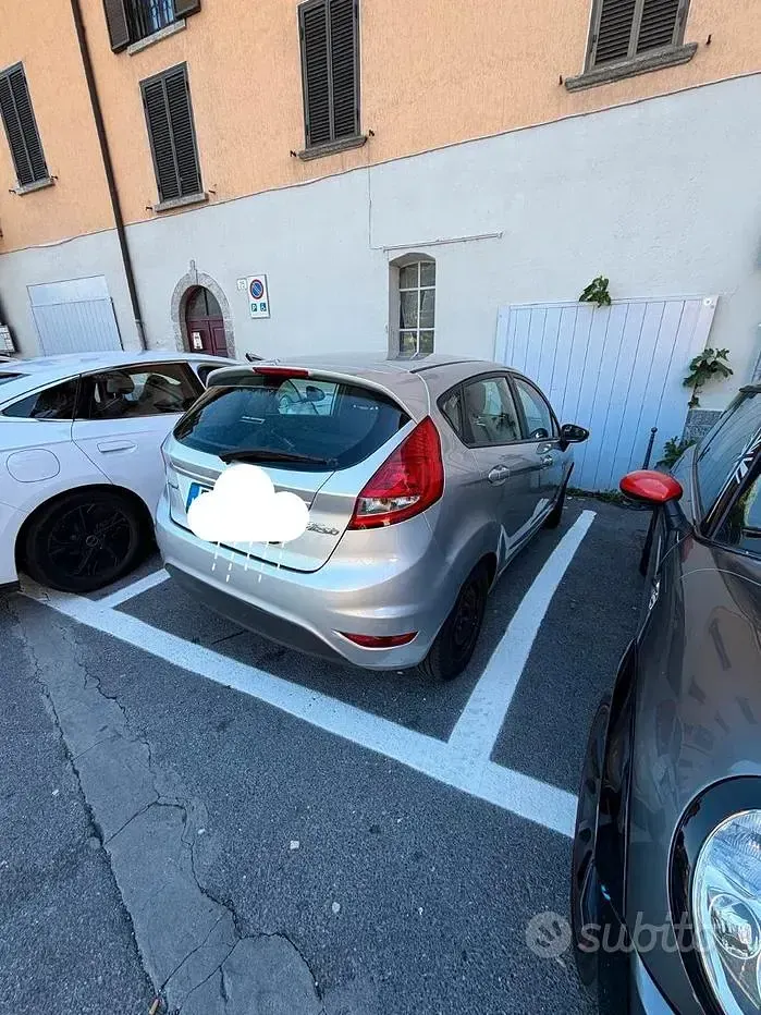 Usado Ford Fiesta 95 HP (69 kW) 2015 Cinzento Citadino
