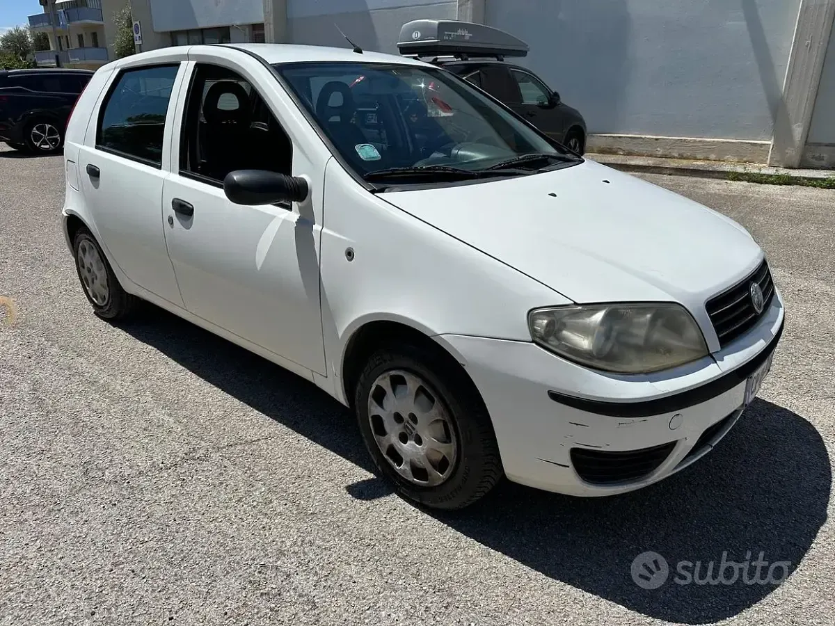 Usata Fiat Punto 60 CV (44 kW) 2004 Bianco Utilitaria