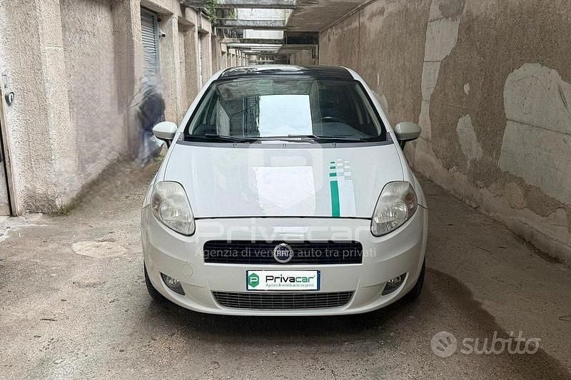 Usata Fiat Grande Punto Dynamic 77 CV (56 kW) 2009 Bianco Utilitaria