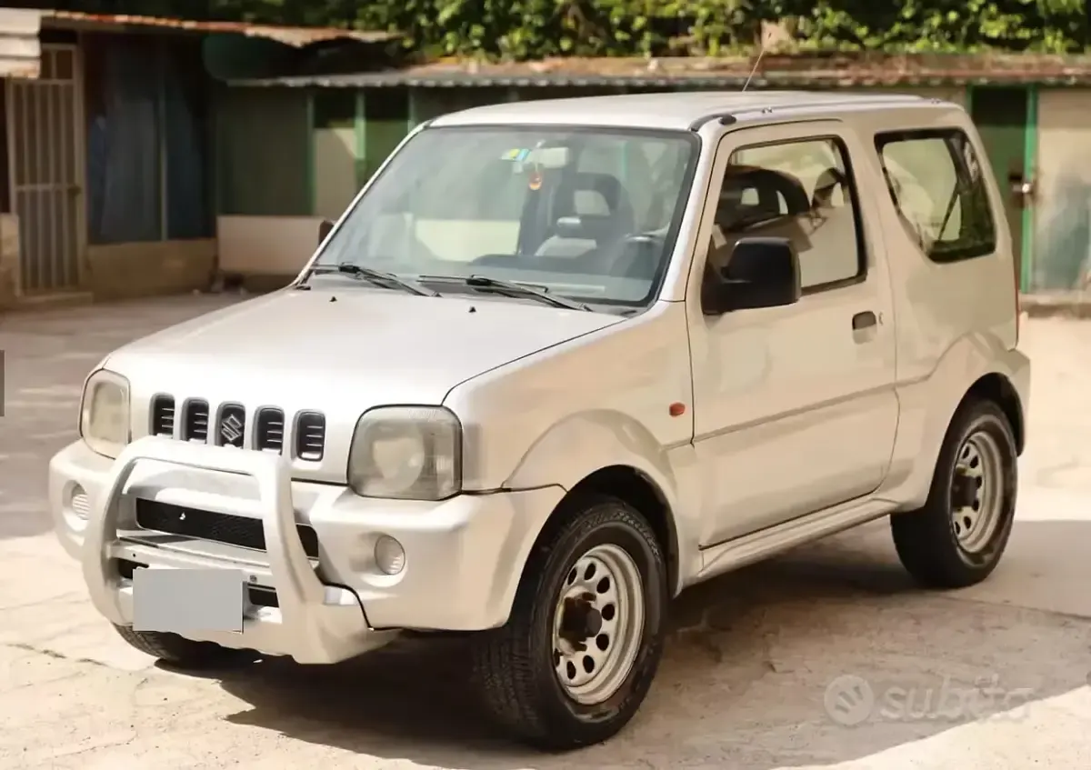 Usata Suzuki Jimny 82 CV (60 kW) 2000 Grigio SUV