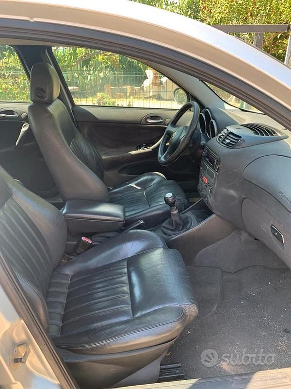 Usata Alfa Romeo 147 101 CV (74 kW) 2003 Grigio Utilitaria