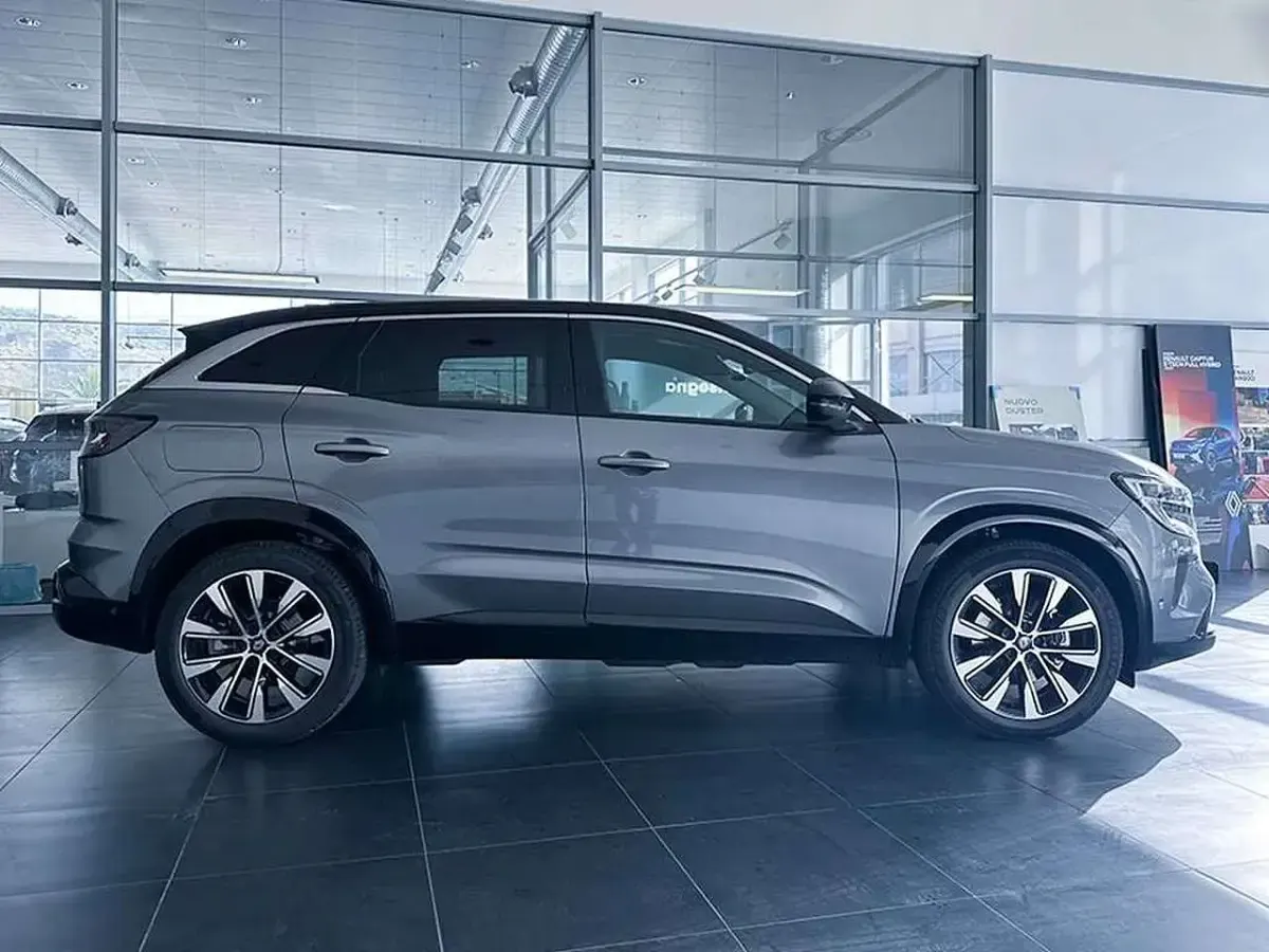 Usata Renault Austral Techno 199 CV (146 kW) 2023 Grigio scisto e tetto nero SUV