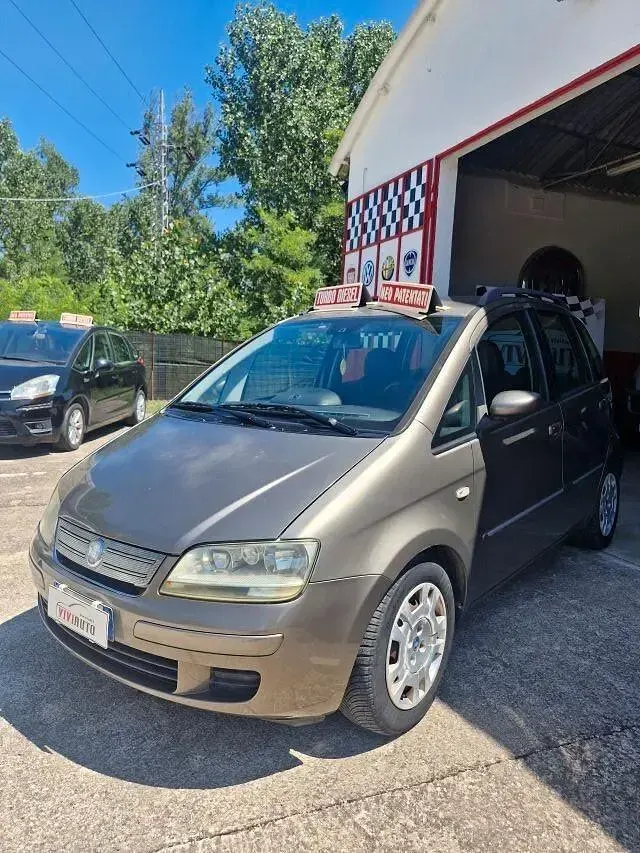 Usata Fiat Idea 90 CV (66 kW) 2007 Grigio Monovolume