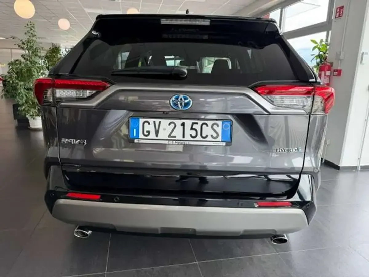 Usata Toyota RAV4 Hybrid Style 178 CV (130 kW) 2024 Dark grey &blak SUV