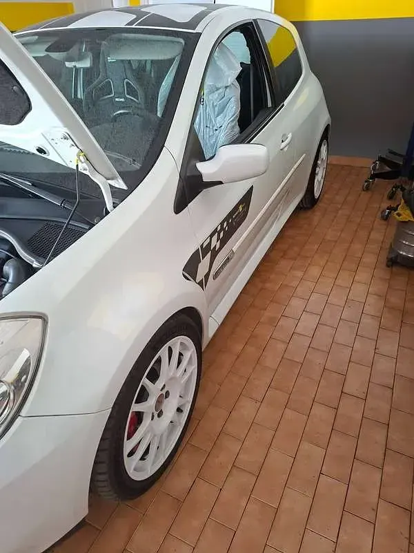 Usata Renault Clio R.S. R.S. 197 CV (144 kW) 2008 Utilitaria