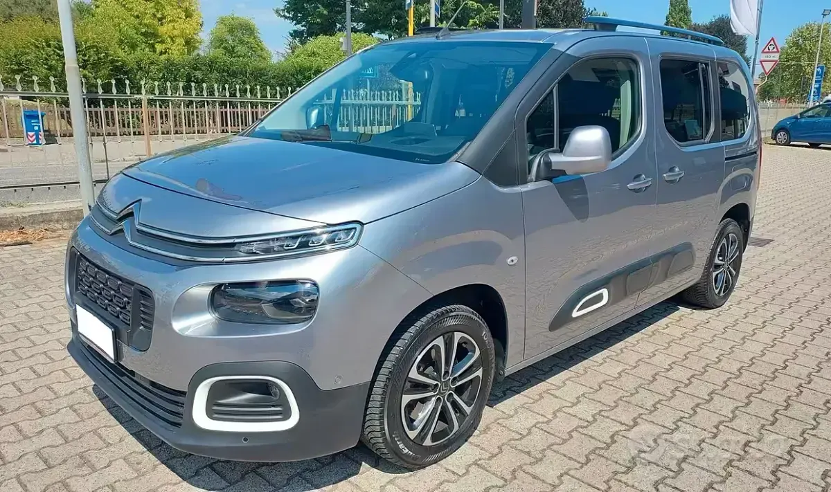 Usata Citroën Berlingo Shine 131 CV (96 kW) 2019 Steel grey Monovolume