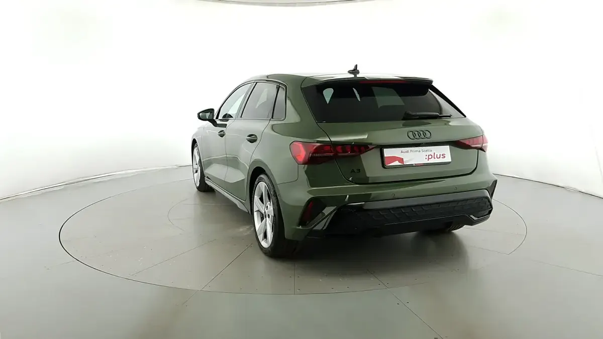 Usata Audi A3 S-Line 116 CV (85 kW) 2025 Verde distretto metallizzato Berlina