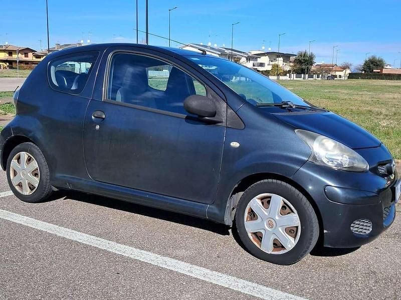Usata Toyota Aygo Active 68 CV (50 kW) 2009 Blu/azzurro Utilitaria